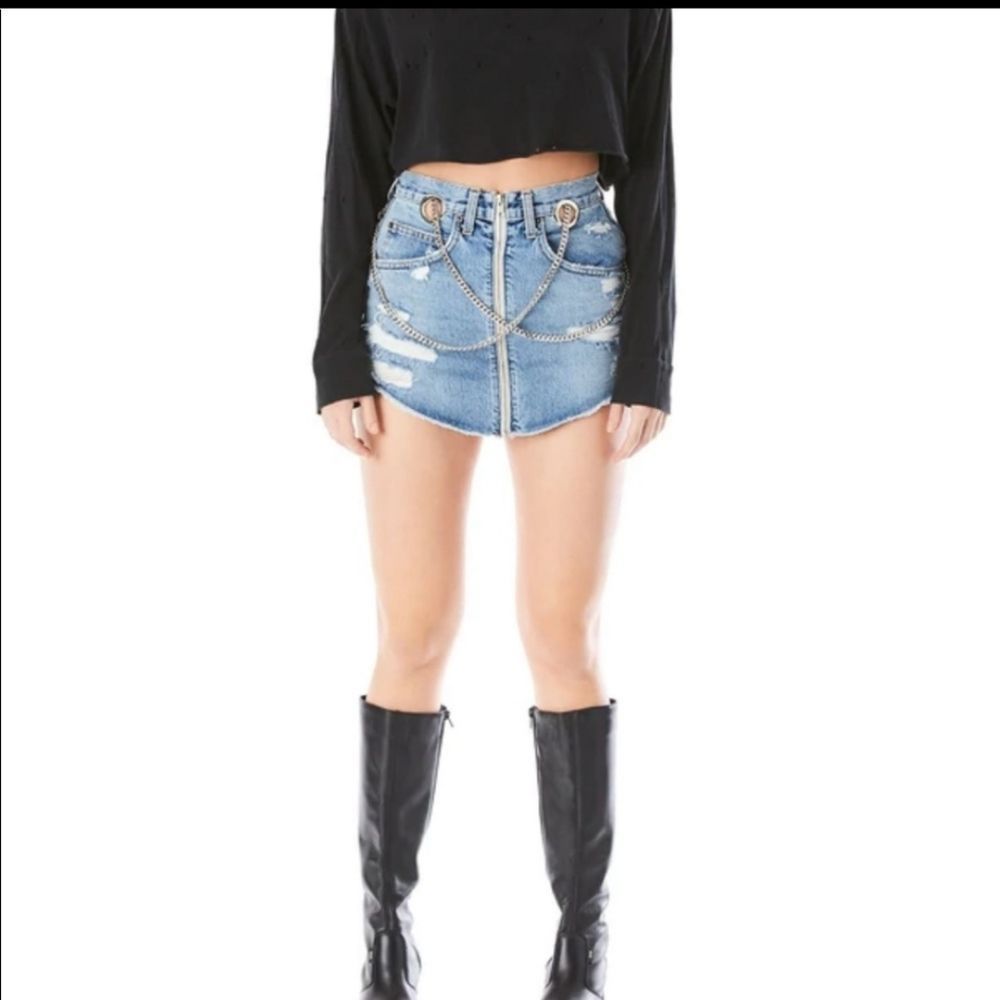 Carmar Beatrice Kyla Medium Wash Zip Front Denim Mini Skirt Size 26, New W Tags!